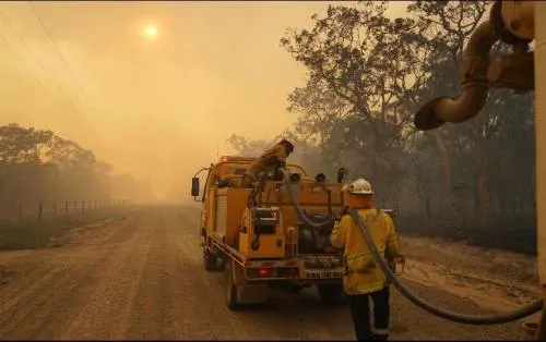 Ordenan evacuación masiva ante incendios forestales en Australia