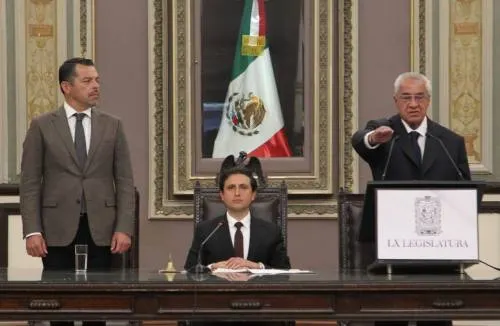 Pacheco Pulido rinde protesta como gobernador constitucional interino de Puebla ante el Congreso