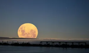 Esperan superluna para este domingo