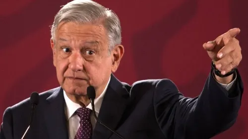 AMLO y Blue Demon Contra las Momias de Guanajuato