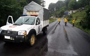 Muere una persona por derrumbe en Ahuacatlán