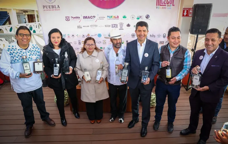 eduardo-rivera-perez-presenta-la-primer-fiesta-del-mezcal