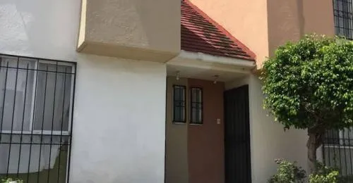 El procurador Raúl Cervantes tiene registrado un Ferrari en casa de interés social en Morelos