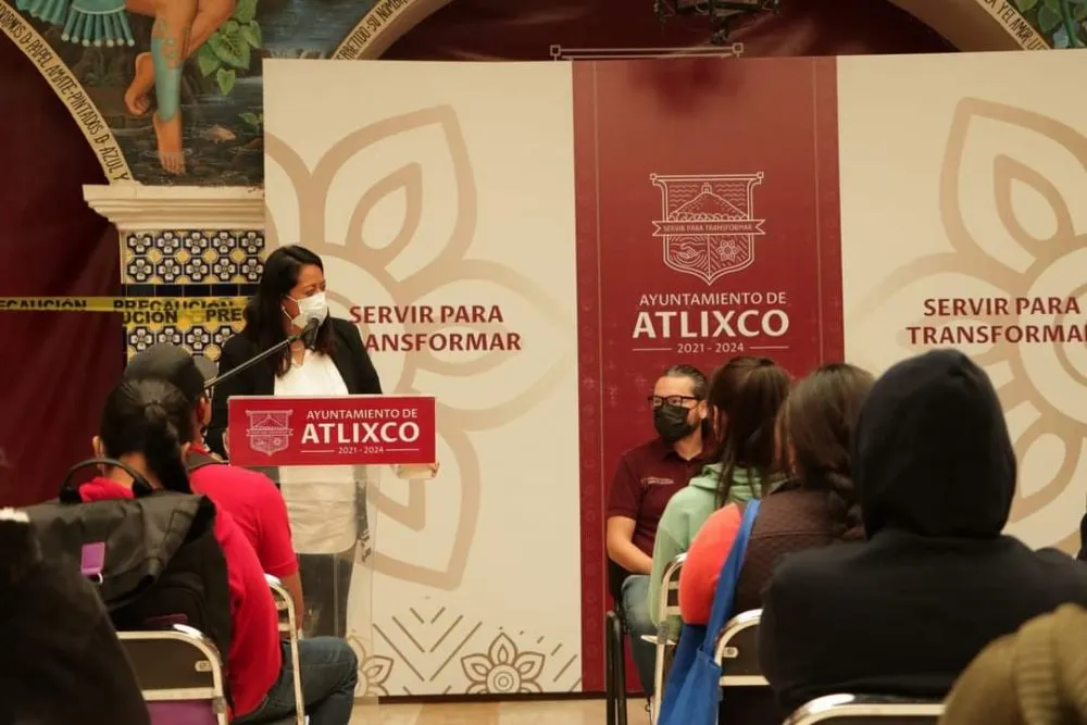 Se entregan en Atlixco becas del bienestar