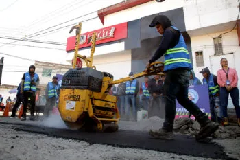 Arranca Ayuntamiento de Puebla el programa de Bacheo en la colonia 10 de Mayo