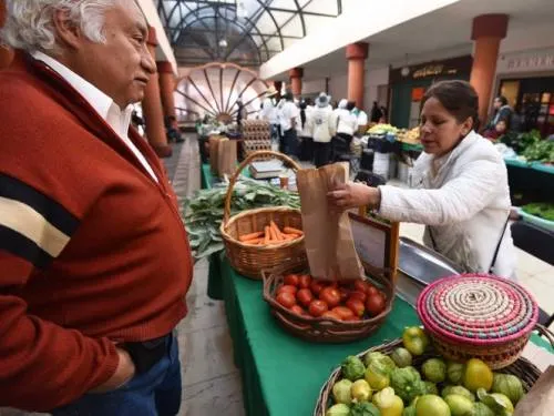 Suma 20 meses al alza la confianza del consumidor