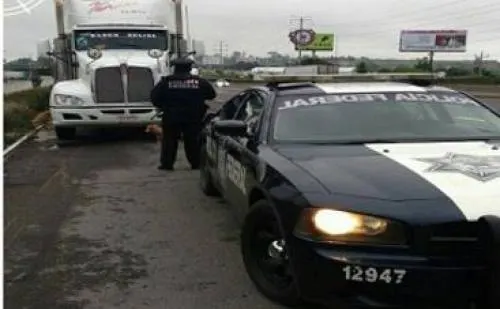 Federales localizan un tráiler reportado como robado en la México-Puebla