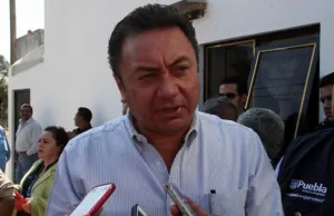 Para julio pavimentarán Calzada Zavaleta, confirma Felipe Velázquez
