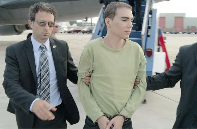 Madre de joven asesinado por actor porno tiene simpatía por él