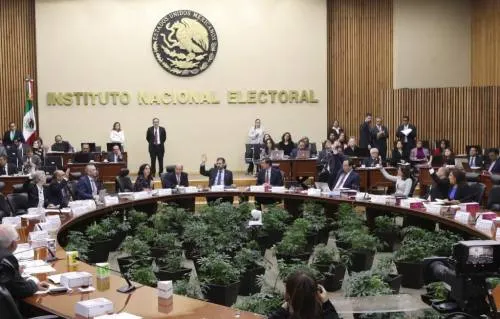 Desecha INE queja contra Morena por presuntos actos anticipados de campaña