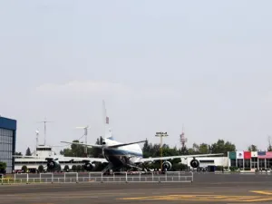 Obama deja México durante fuerte operativo en el AICM