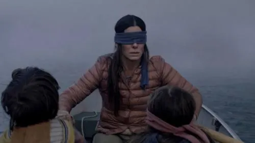 La gente está caminando con los ojos vendados en el nuevo desafío de Bird Box