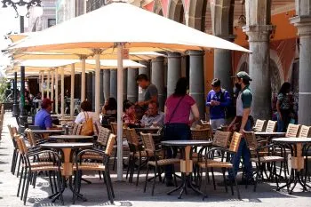 Gobierno de Puebla buscará modificar restringir terrazas y comida al aire libre