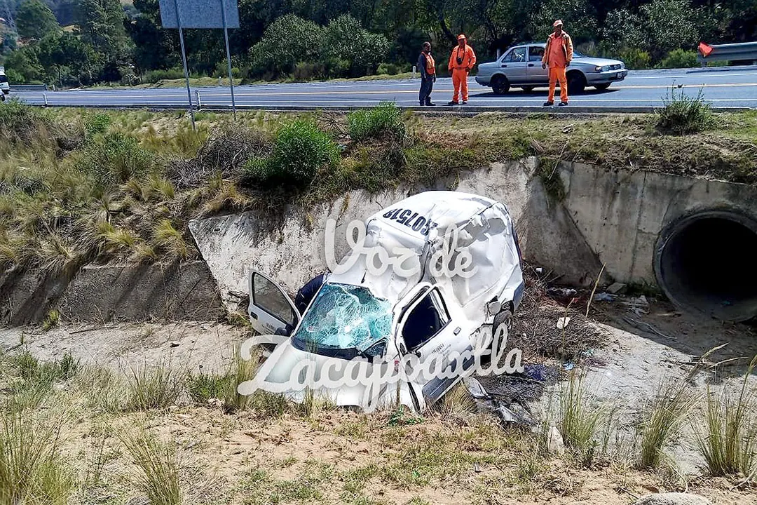Camioneta Zanja Autopista Teziutlan San Antonio Virreyes