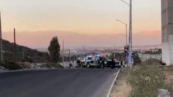 Se lanza hombre de un puente en Periférico, muere al instante