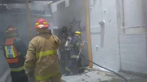 Policías bomberos fueron certificados en combate y extinción de incendios