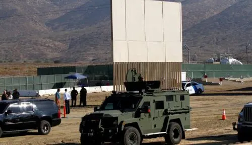 Altura de prototipos del muro fronterizo los hace impenetrables, informa AP
