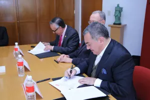 IBERO Puebla y Mexicana de Becas firman convenio de colaboración