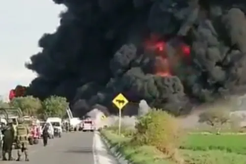 Desalojan a 200 personas por incendio en Tetepango, Hidalgo