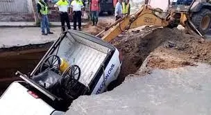 Socavón en Tamaulipas se traga patrulla