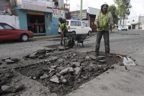Programa de bacheo ha sido insuficiente en la capital, se debe indemnizar a automovilistas