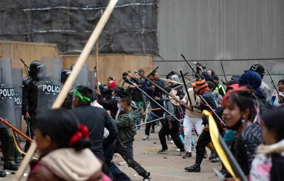 Disturbios por protestas de indígenas en Bogotá dejan 24 heridos