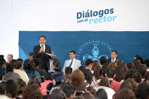 BUAP, institución enfocada al bienestar de los estudiantes: Esparza