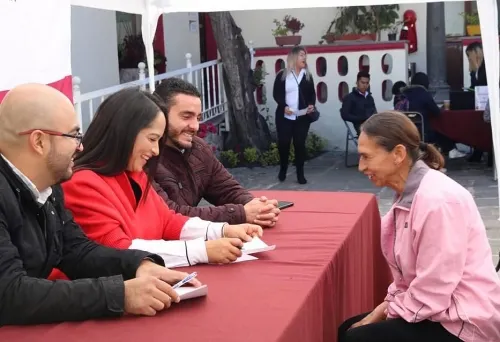 Más de 60 personas conversaron con el gobernador Miguel Barbosa en Casa Aguayo
