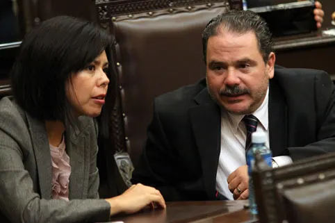 Ley Mondragón viola el trabajo legislativo: Espina
