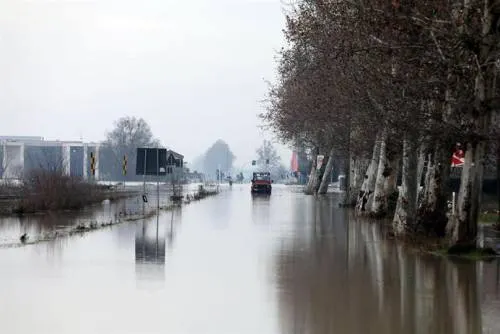 Desalojan a miles por inundaciones en Italia