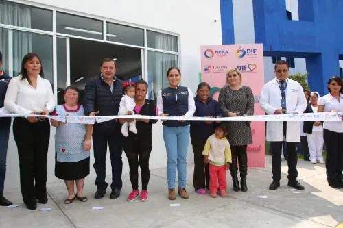 Inaugura Dinorah López de Gali estancia del Hospital General de Teziutlán