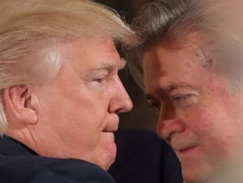 Presidencia de Trump está acabada, dice Bannon