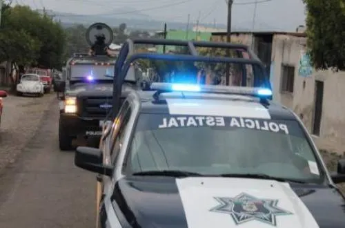 Lanzan de avioneta tres cuerpos; uno cae en un hospital