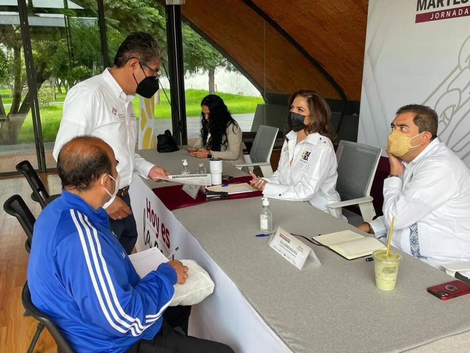 Bordados tradicionales y formación de cooperativas turísticas en “Martes Ciudadano” de Economía
