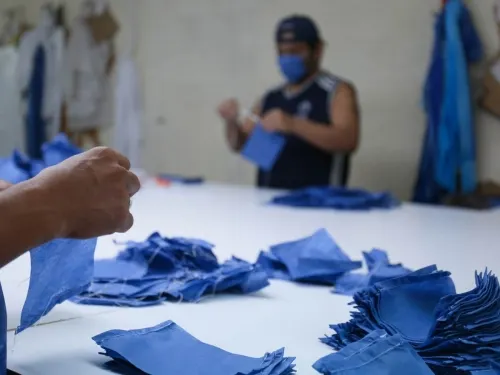 Se salva 30% de empleos de la industria del vestido, por reconvertir el giro