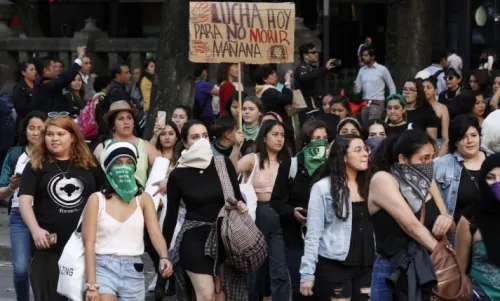 “No nos paga la derecha”, responden activistas a López Obrador