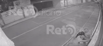 Tres delincuentes ingresaron a un domicilio en Zavaleta tras forzar un portón eléctrico; robaron dos bicicletas