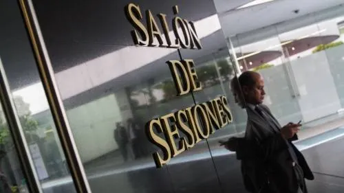 Nueve iniciativas atoradas en Senado para reducir recursos a partidos