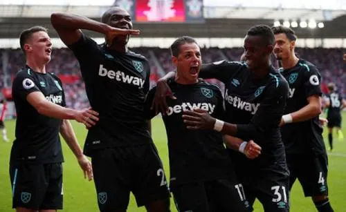 Chicharito, en el 11 ideal de la Premier League