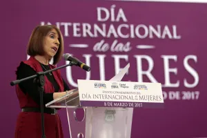 Mujeres deben involucrarse en la política: Clara Scherer