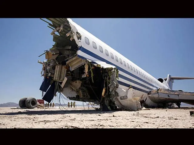 Impresionante colisión de un Boeing 727 en el desierto