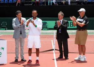 Jorge Cruz Bermúdez entregó el Premio al Compromiso Copa Davis