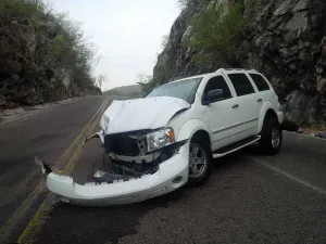 Carlos Navarrete se accidenta en autopista de Iguala, Guerrero