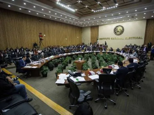 Maneja INE 4 elementos para vincular a Morena con fideicomiso