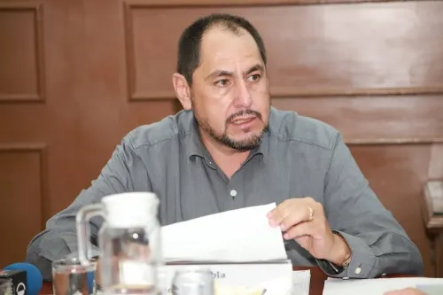 Regidores del PAN piden retiro de estructura de palacio municipal