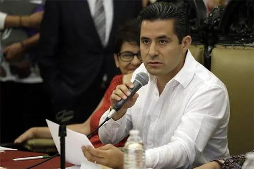 Adán Domínguez se pronunció a favor del alza del pasaje, pero pidió mejorar la calidad del servicio