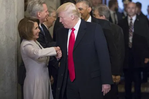Trump responde a Pelosi y le suspende viaje internacional