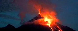 Son evacuadas dos comunidades por erupción del volcán de Colima