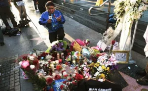 Entre cantos y lágrimas recuerdan a Juan Gabriel en Hollywood