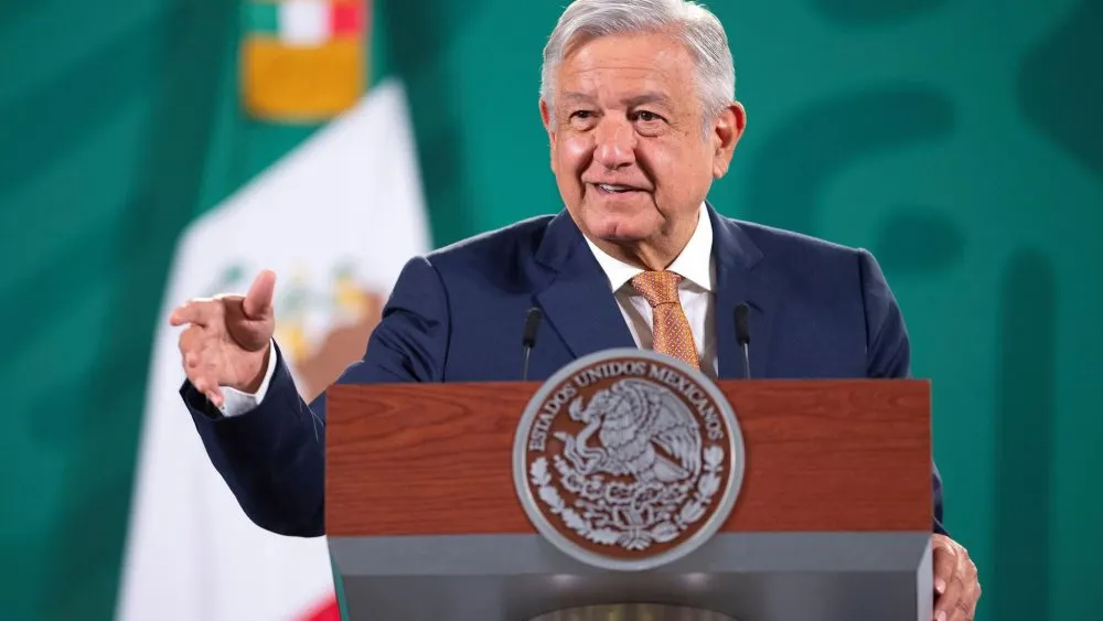 Ordena el INE a AMLO bajar propaganda de fertilizantes